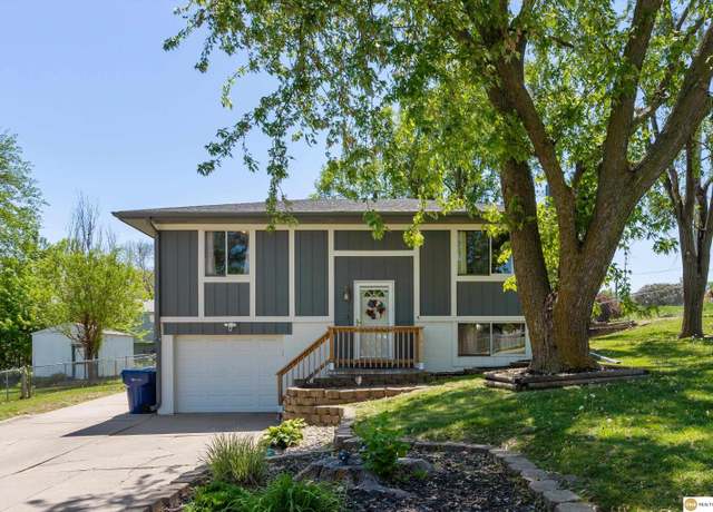Property at 2625 Virginia St, Bellevue, NE 68147, 2 beds, 1.5 baths