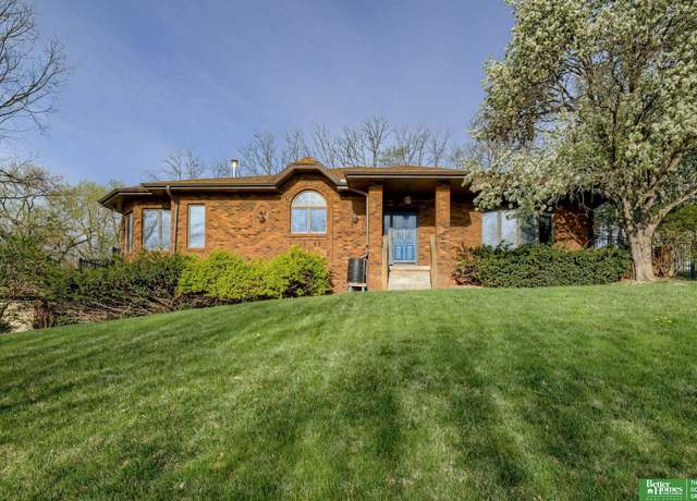 Property at 9404 Valaretta Dr, Gretna, NE 68028, 3 beds, 3.5 baths