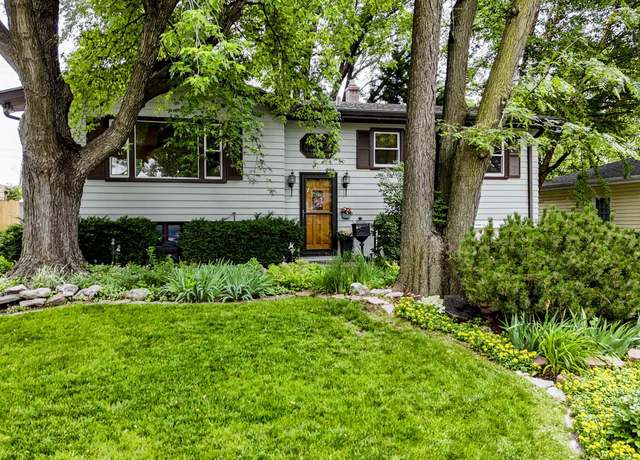 Property at 3705 S 75th St, Omaha, NE 68124, 3 beds, 2 baths