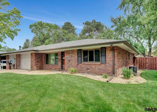 Property at 3432 Allendale Dr, Lincoln, NE 68516, 2 beds, 1.5 baths