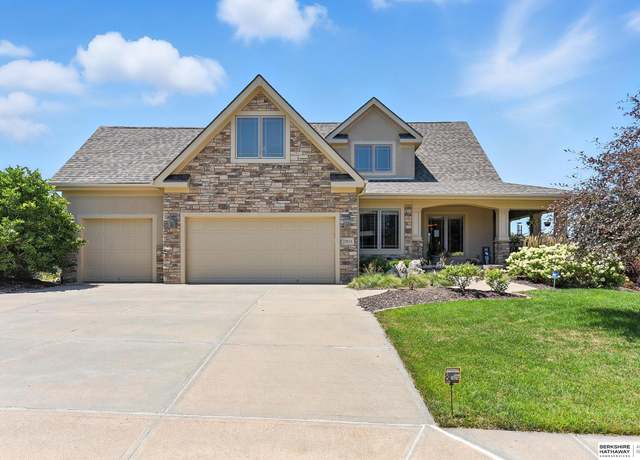 Property at 12618 S 81st Ave, Papillion, NE 68046, 5 beds, 4.5 baths