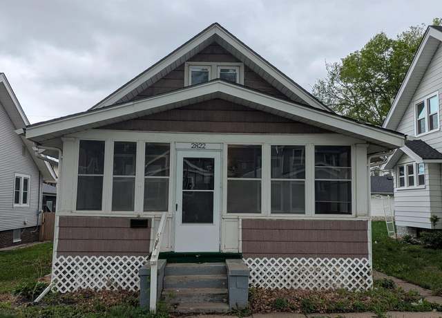 Property at 2822 S 32 St, Omaha, NE 68105, 3 beds, 1 bath