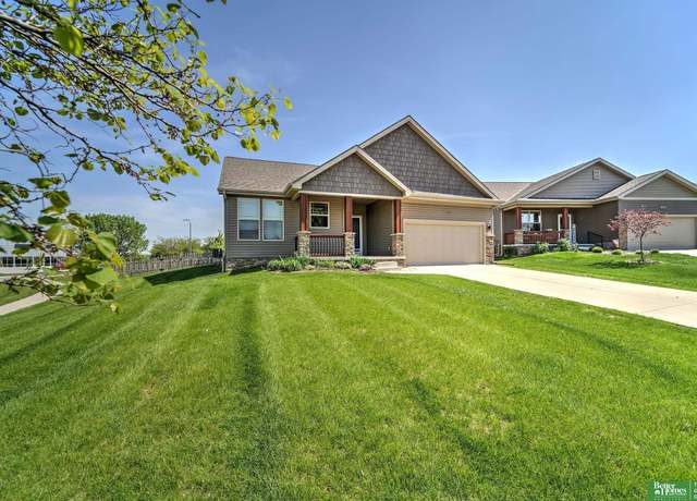 Property at 15801 Jardine Cir, Bennington, NE 68007, 4 beds, 3 baths