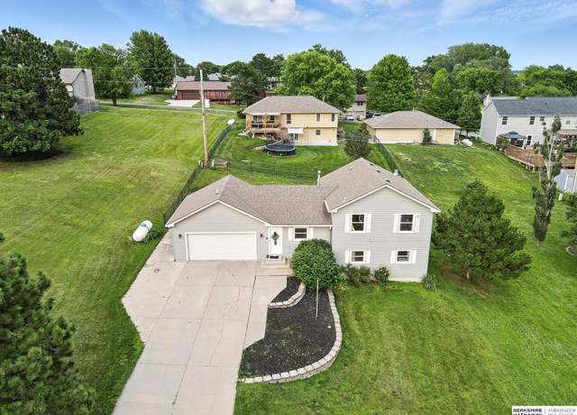 Property at 4774 Hiland Dr, Blair, NE 68008, 3 beds, 2.5 baths