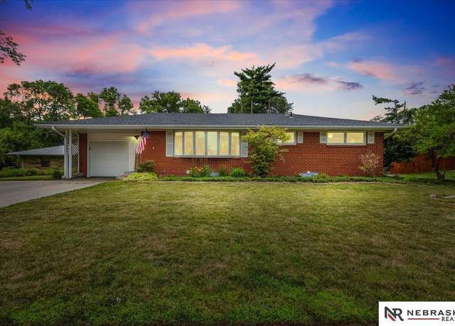 Property at 1800 Morningside Dr, Lincoln, NE 68506, 3 beds, 1.5 baths