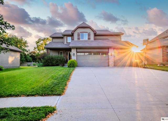 Property at 5508 S 165th St, Omaha, NE 68135, 4 beds, 2.5 baths