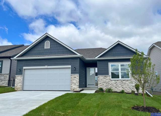 Property at 12964 S 51st St, Papillion, NE 68133, 3 beds, 2.5 baths