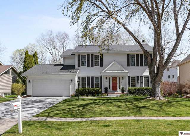 Property at 5816 Woodstock Ave, Lincoln, NE 68512, 4 beds, 3.5 baths