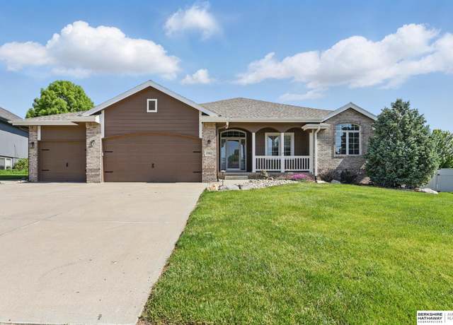 Property at 17012 Bohling Dr, Omaha, NE 68136, 3 beds, 3 baths