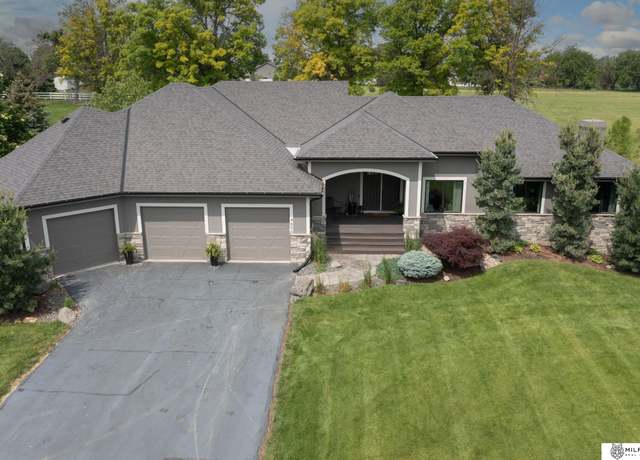 Property at 4606 S 184th Plz, Omaha, NE 68135, 4 beds, 5 baths