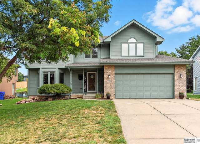 Property at 922 Hogan Dr, Papillion, NE 68046, 5 beds, 3.5 baths