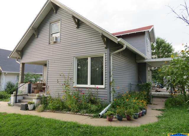 Property at 6510 Bedford Ave, Omaha, NE 68104, 4 beds, 2 baths