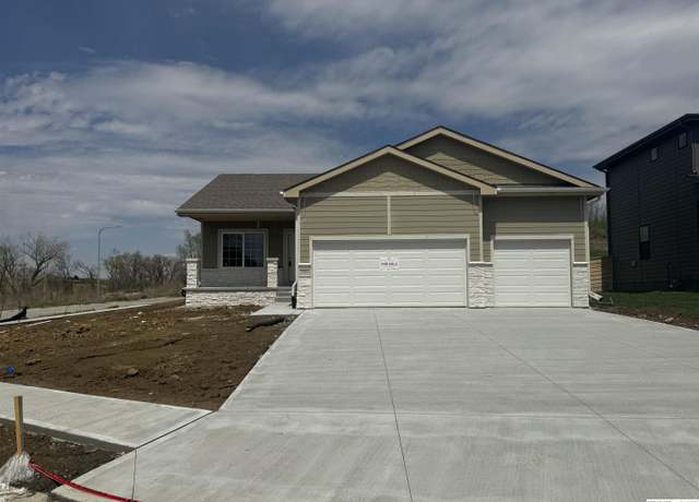 Property at 7903 N 116th Ave, Omaha, NE 68142, 4 beds, 3 baths