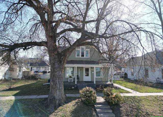 Property at 410 N Burlington Ave, York, NE 68467, 4 beds, 1 bath