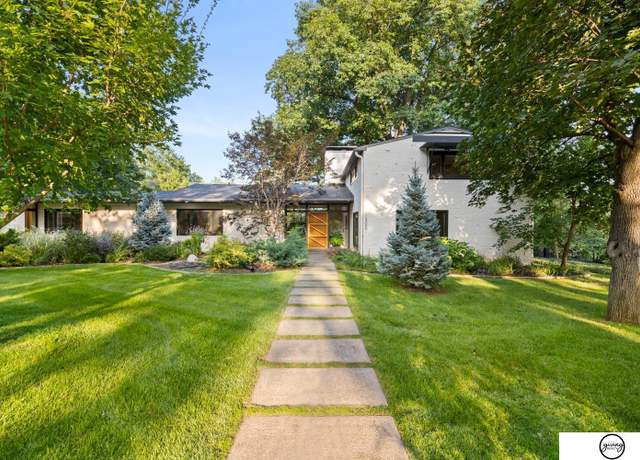 Property at 1300 Crestdale Rd, Lincoln, NE 68510, 4 beds, 3.5 baths