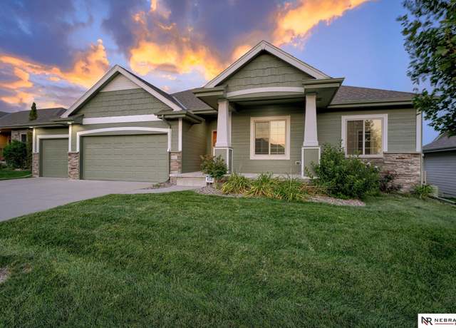 Property at 8023 S 193rd St, Gretna, NE 68028, 4 beds, 3 baths