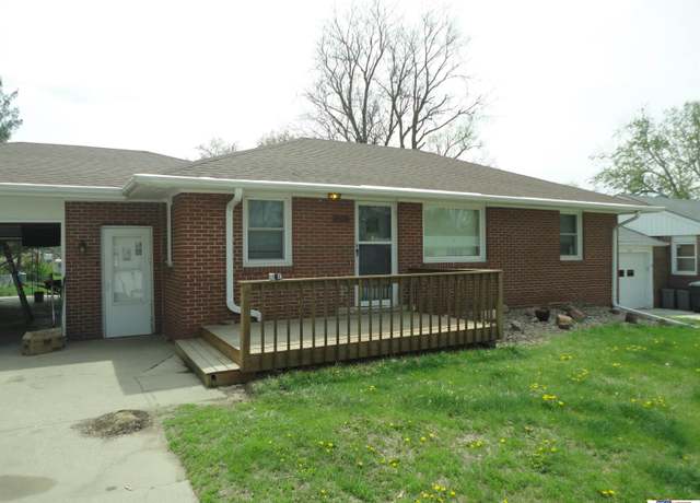 Property at 6345 Knox St, Lincoln, NE 68507, 4 beds, 2 baths
