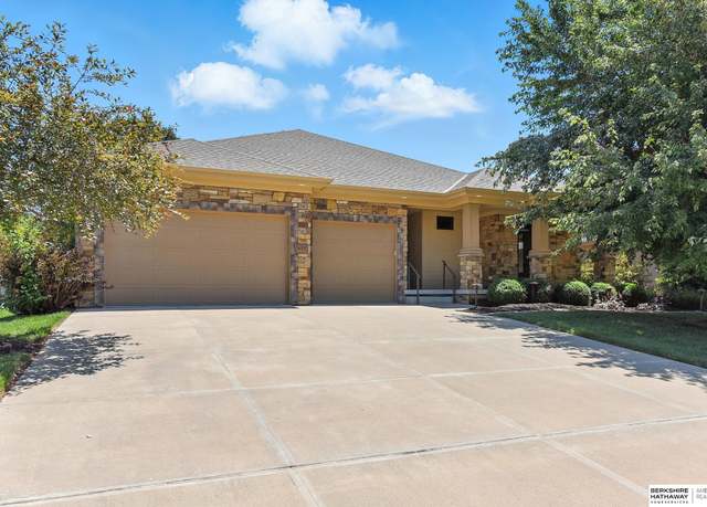 Property at 957 S 187th Ave, Omaha, NE 68022, 4 beds, 3 baths
