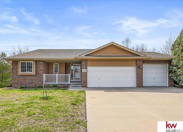 Property at 2920 Rahn Blvd, Bellevue, NE 68123, 3 beds, 3 baths