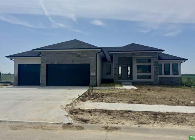 Property at 5408 N 213th St, Elkhorn, NE 68022, 6 beds, 3 baths