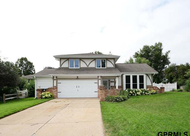 Property at 14911 Jefferson Cir, Omaha, NE 68137, 3 beds, 2.5 baths