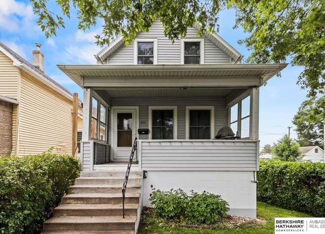 Property at 857 S 28th St, Omaha, NE 68105, 2 beds, 1 bath