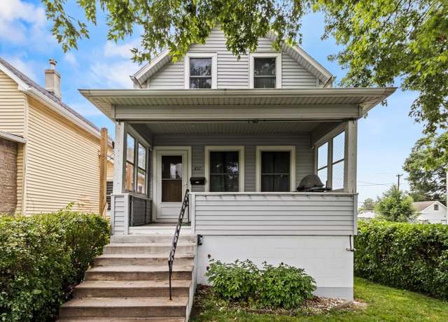 Property at 857 S 28th St, Omaha, NE 68105, 2 beds, 1 bath