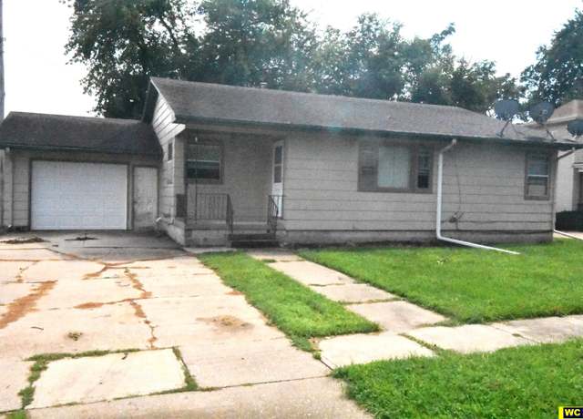 Property at 625 W Eagle St, Arlington, NE 68002, 2 beds, 3 baths