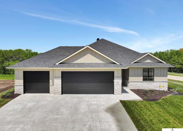 Property at 9347 S 86 St, Lincoln, NE 68526, 4 beds, 4 baths