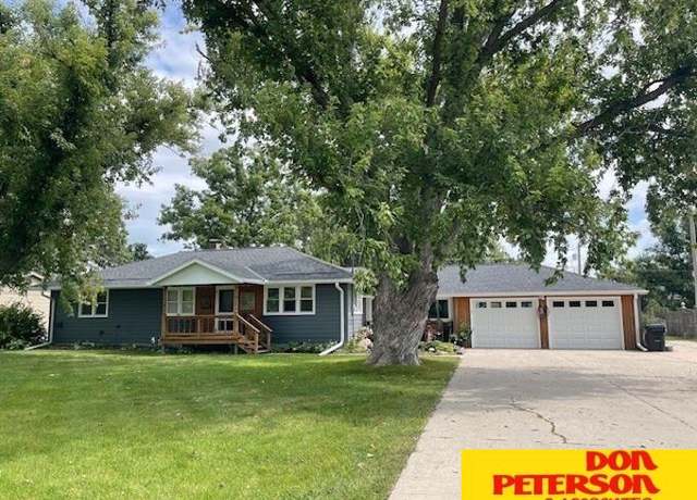 Property at 4310 N Somers Ave, Fremont, NE 68025, 5 beds, 3 baths