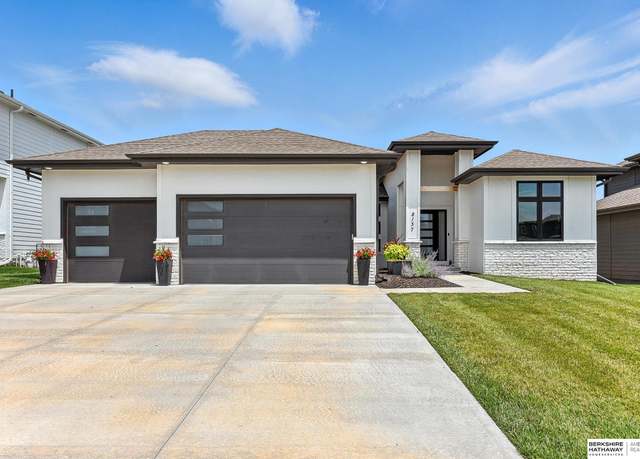 Property at 8137 S 197th Ave, Gretna, NE 68028, 4 beds, 3 baths