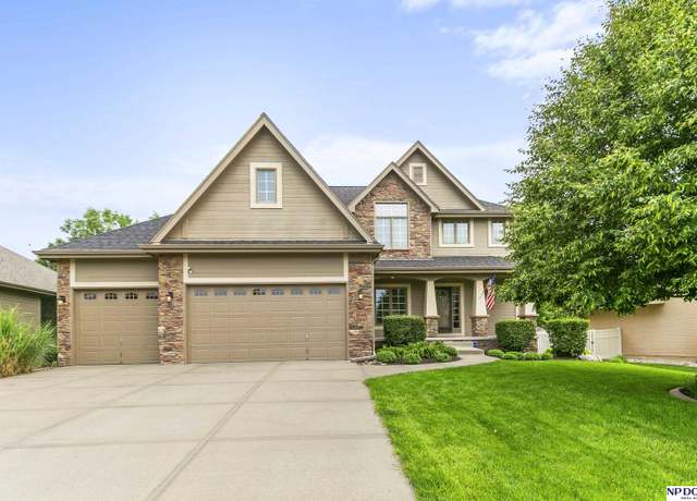 Property at 7644 Leawood St, Papillion, NE 68046, 4 beds, 3.5 baths
