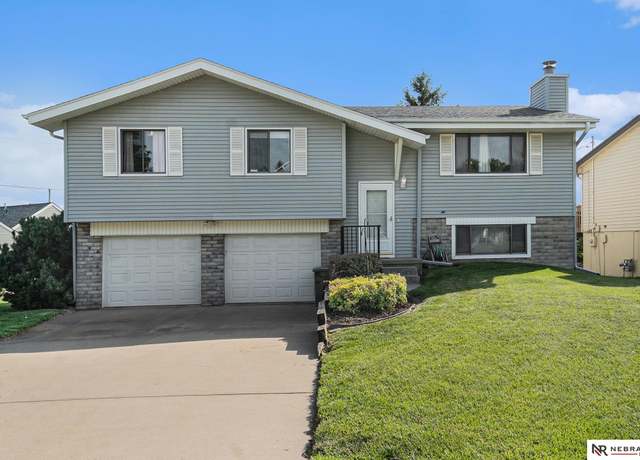 Property at 10605 Laurel Ave, Omaha, NE 68134, 3 beds, 2.5 baths