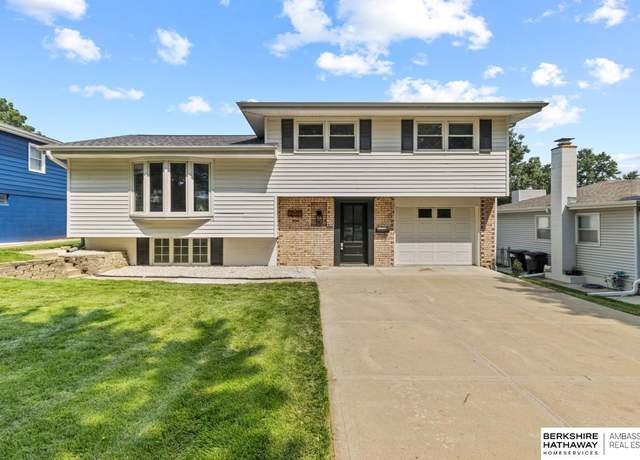 Property at 3717 Cornhusker Dr, Omaha, NE 68124, 3 beds, 1.5 baths