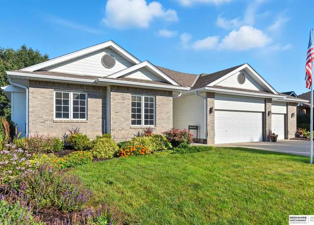 Property at 17158 Franklin Dr, Omaha, NE 68118, 4 beds, 3.5 baths