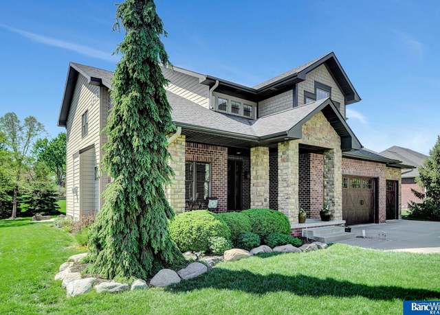 Property at 6725 S Ridge Dr, Lincoln, NE 68512, 4 beds, 4.5 baths