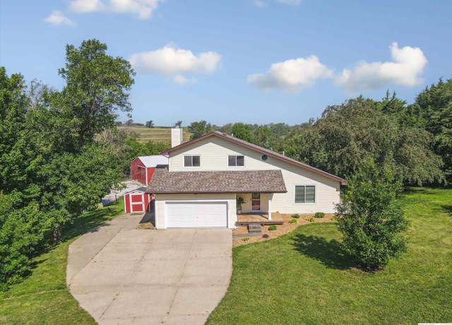 Property at 18302 Nicholas Rd, Plattsmouth, NE 68048, 4 beds, 3.5 baths