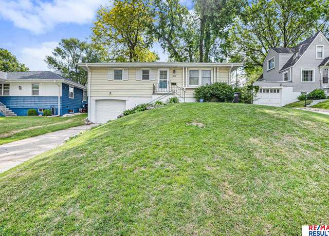 Property at 2137 S 49 St, Omaha, NE 68106, 3 beds, 2 baths