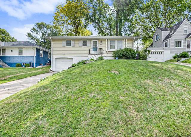 Property at 2137 S 49 St, Omaha, NE 68106, 3 beds, 2 baths