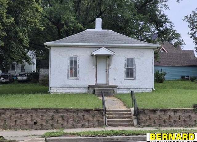 Property at 1704 J St, Auburn, NE 68305, 2 beds, 1 bath