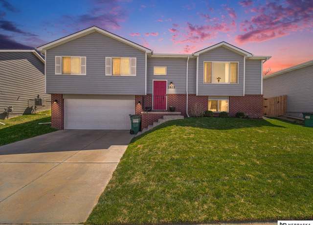 Property at 2833 W Peach St, Lincoln, NE 68522, 4 beds, 2.5 baths