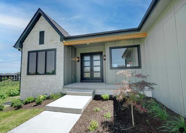 Property at 19838 R St, Omaha, NE 68135, 5 beds, 3 baths