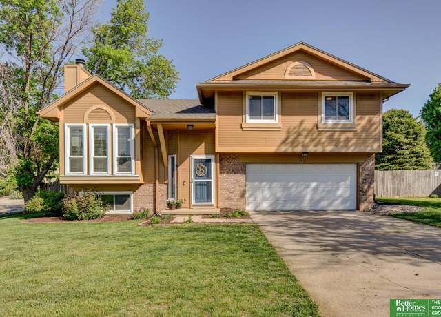 Property at 2412 Corn Dr, Papillion, NE 68046, 3 beds, 2 baths
