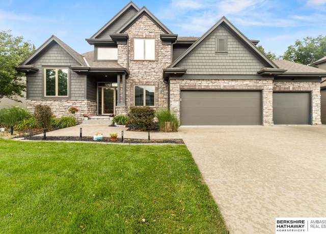 Property at 723 S 195th St, Omaha, NE 68022, 6 beds, 3.5 baths