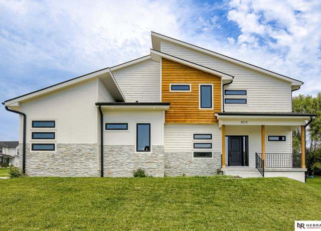 Property at 8215 N 166th St, Bennington, NE 68007, 4 beds, 2.5 baths