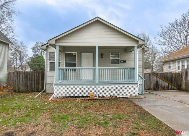 Property at 1011 Sumner St, Lincoln, NE 68502, 3 beds, 2 baths