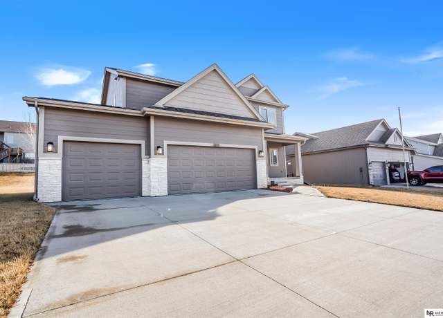 Property at 7177 N 164th St, Bennington, NE 68007, 4 beds, 2.5 baths