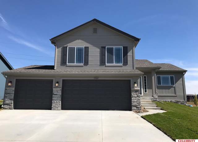 Property at 16913 Newport Ave, Omaha, NE 68116, 3 beds, 2.5 baths