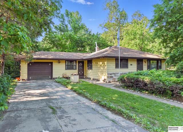 Property at 1425 O St, Omaha, NE 68107, 2 beds, 2 baths