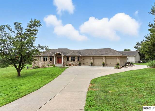 Property at 106 N How Ave, Murray, NE 68409, 3 beds, 2.5 baths